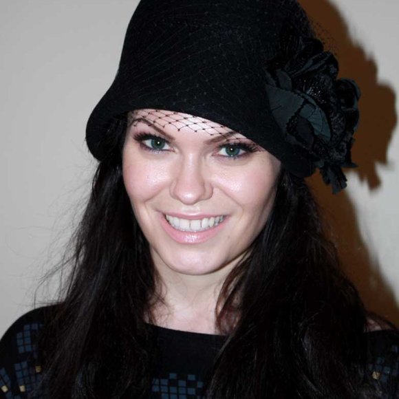 Meet your Posher, Amy - Picture 2 of 2